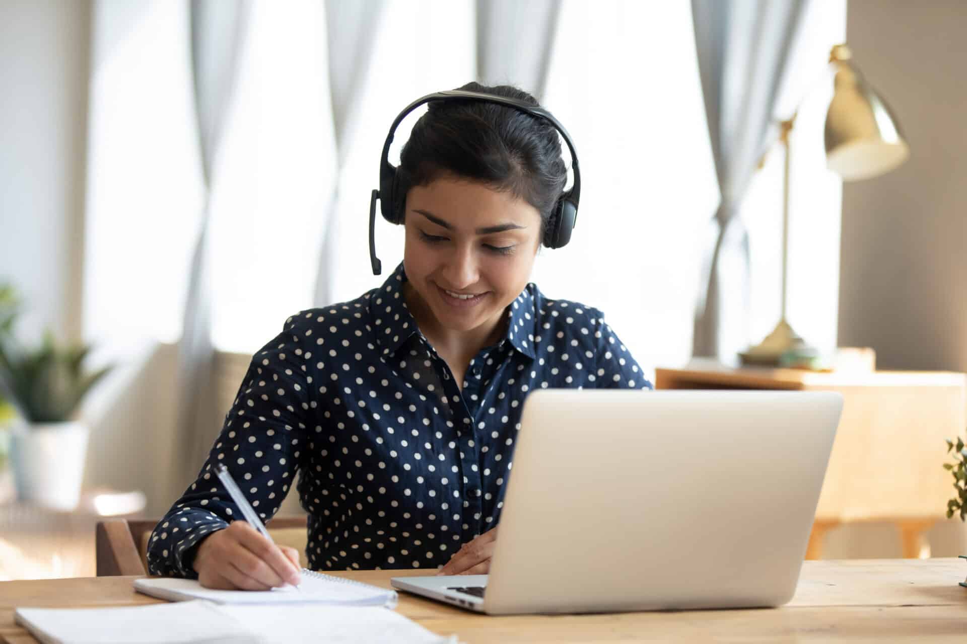 online work from home AdobeStock 313373175