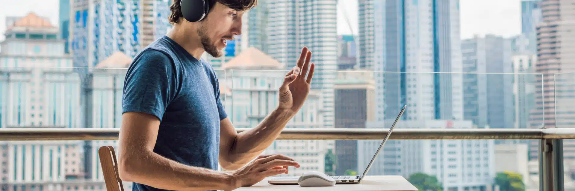 online teaching laptop AdobeStock 324192063 2