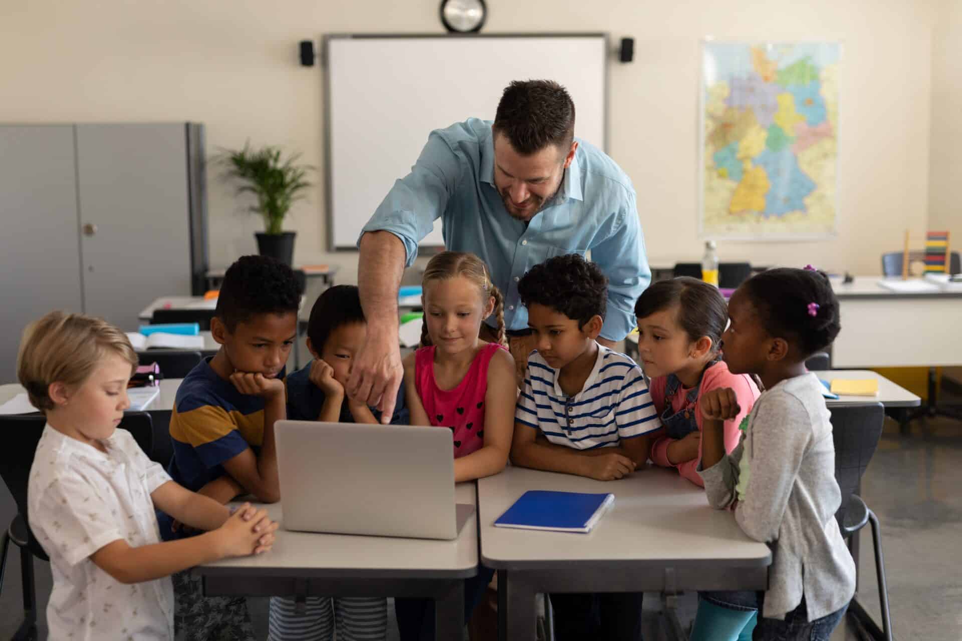 TEFL 2023: TEFL teacher and his students