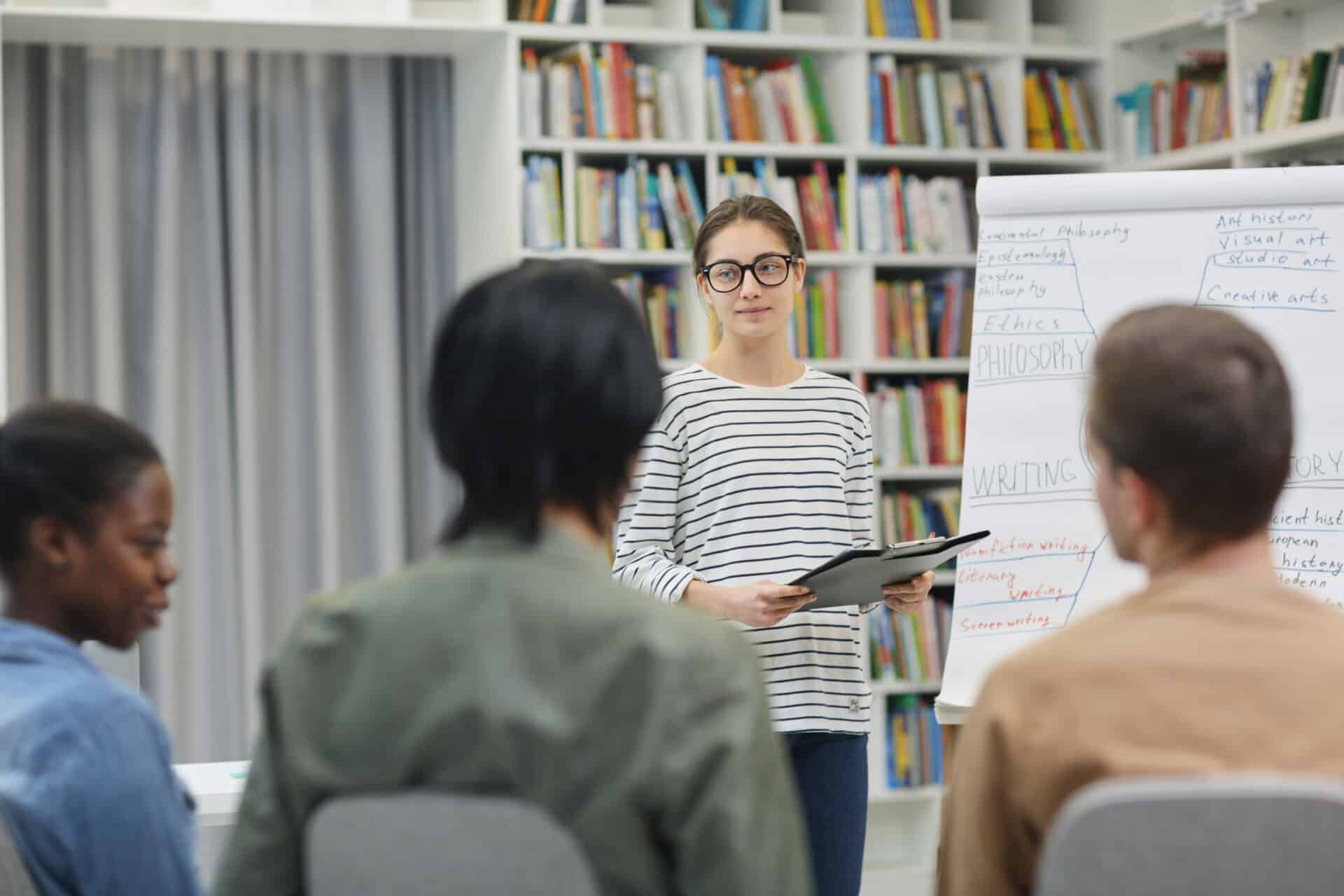 teacher teaching English to refugee students