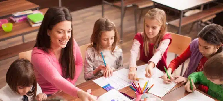 Children in elementary school on the workshop with their teacher