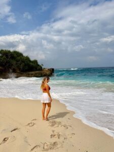 Taylor teaches English online while living in Bali as a remote teacher