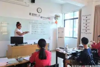 American teacher Lauren teaching in China