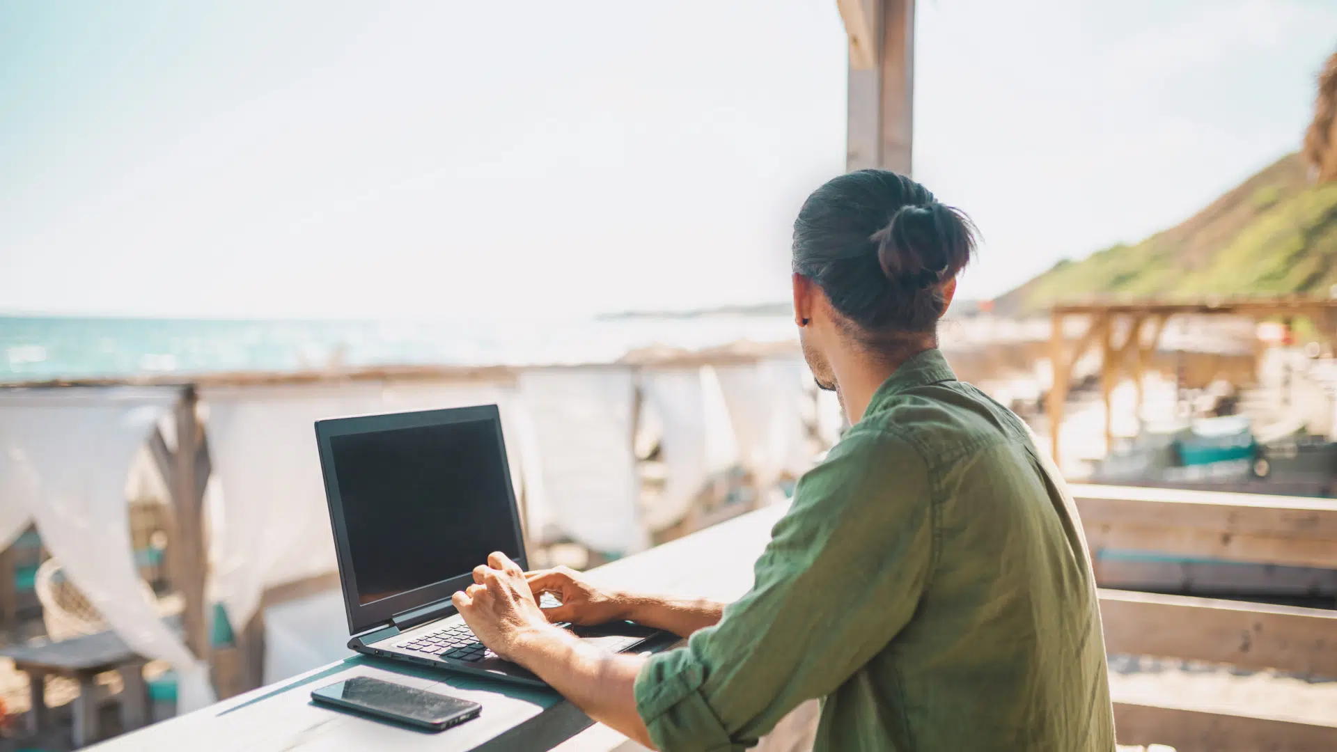 What Is A Digital Nomad? (And How Teaching English Online Can Help You Become One)