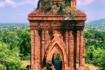 Alumni Taylor Vietnam travel