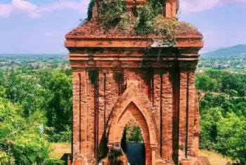 Alumni Taylor Vietnam travel