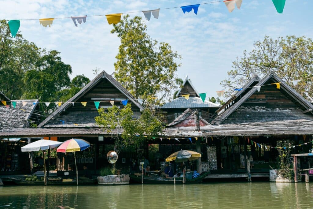 how much should you bring to thailand