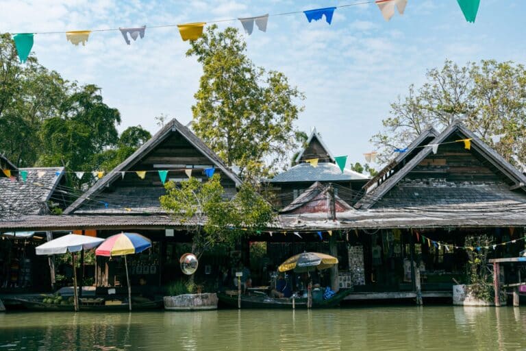 how much should you bring to thailand